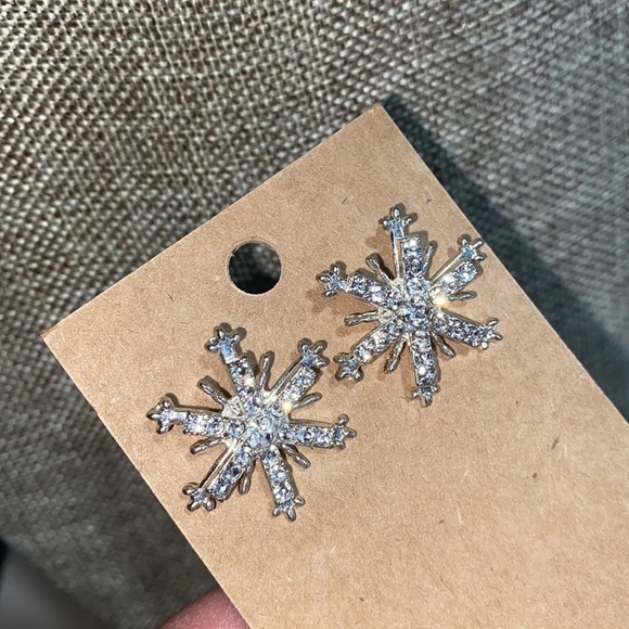 Snowflake‎ rhinestone earrings NEW - Picture 1 of 2